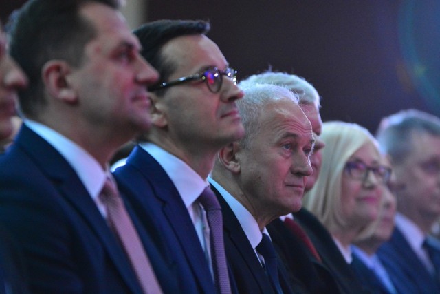 Na oficjalne oddanie do użytku nowego bloku do Świerży Górnych przyjechał sam premier Mateusz Morawiecki.