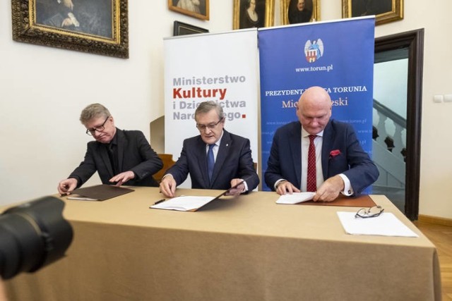Umowa w sprawie utworzenia i prowadzenia ECFC w Toruniu została podpisana 29 września 2019 roku w Ratusza Staromiejskiego. Parafowali ją wicepremier Piotr Gliński, prezydent Zaleski oraz Marek Żydowicz, założyciel i prezes Fundacji Tumult