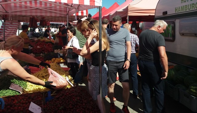 Ceny warzyw i owoców na targowisku w Radomsku (20.06.2021)