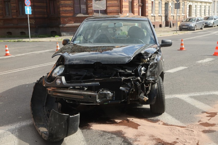 Wypadek na ulicy Hutników w Legnicy [ZDJĘCIA]