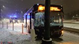 Wypadek w Sosnowcu. Autobus uderzył w latarnię. Jedna osoba trafiła do szpitala