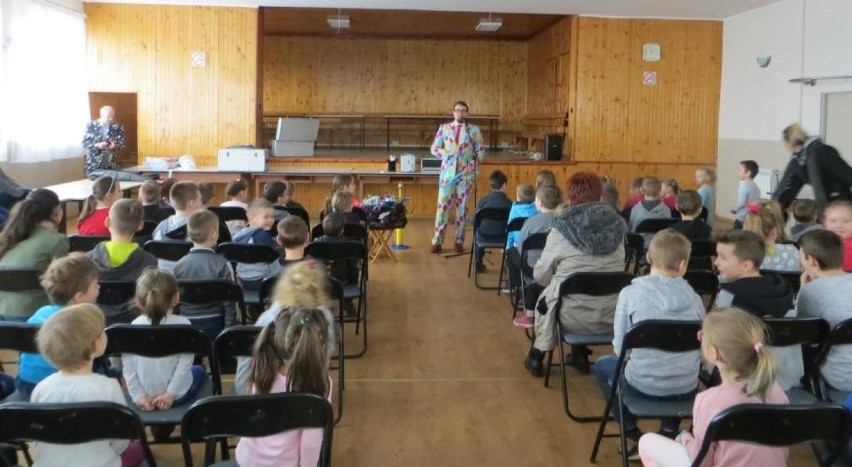 Dzieciaki z gminy Blizanów obejrzały balonowe show