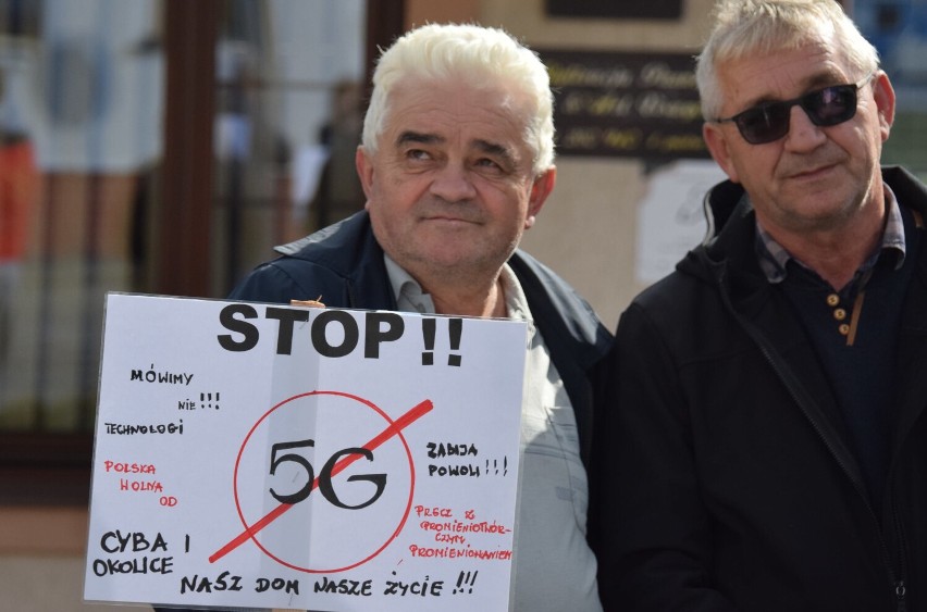 Mieszkańcy gminy Jedlicze protestują przeciwko budowie masztu 5G [ZDJĘCIA]
