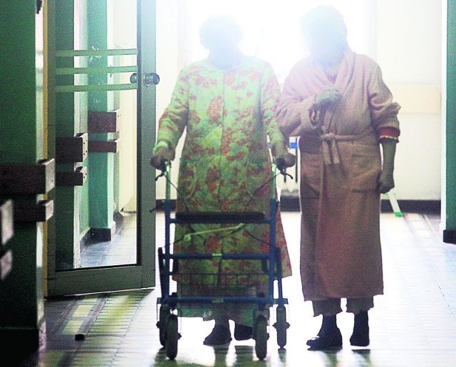 W szpitalu tacy starsi ludzie, przywiezieni przez dzieci, są nazywani "świątecznymi pacjentami"