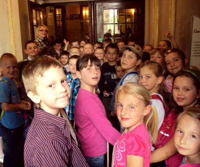 Wizyty w Teatrze Osterwy to stała rozrywka uczniów SP 4 z Kostrzyna nad Odrą. Ich nauczycielki cieszą się, że teatr będzie czynny mimo remontu.