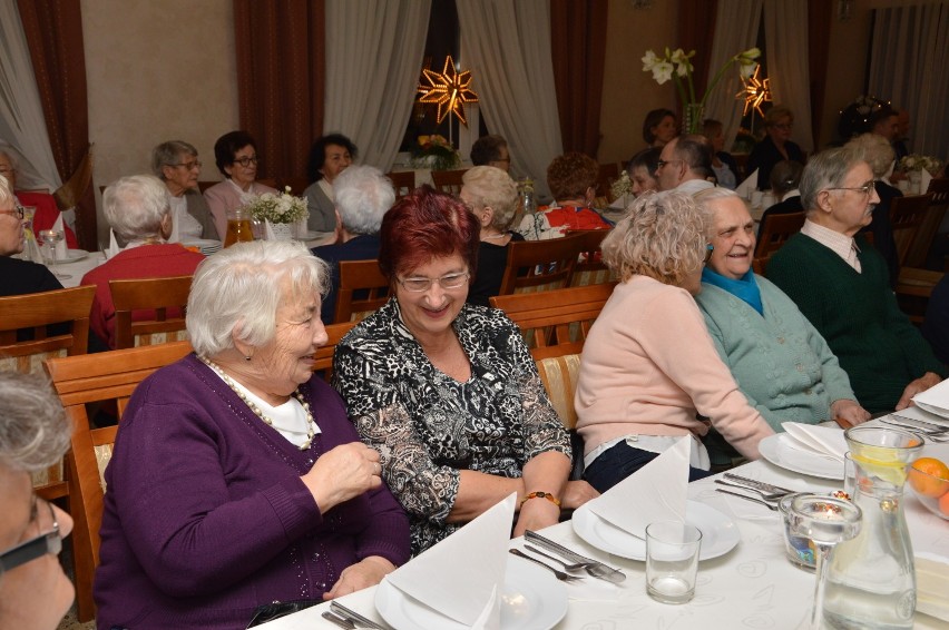 Spotkanie opłatkowe dla starszych mieszkańców miasteckiego osiedla Nad Studnicą (FOTO+VIDEO)
