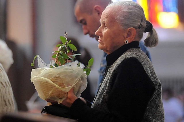 Słupszczanie ze święconką w Kościele Mariackim