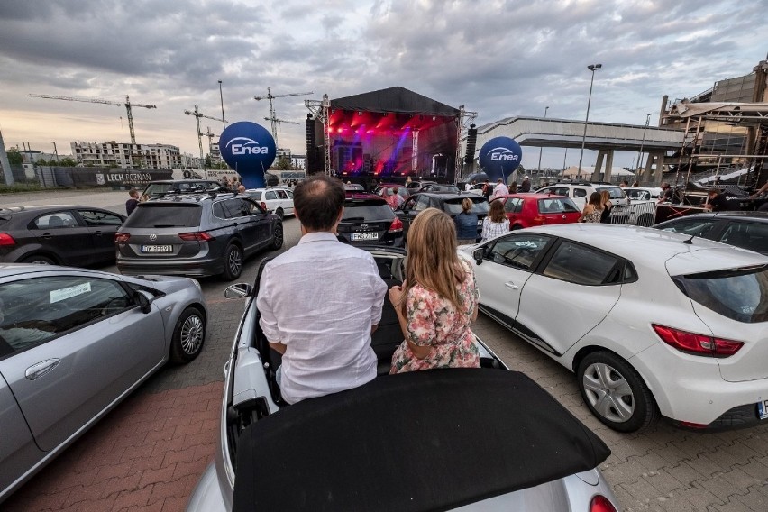 W sobotni wieczór na parkingu przed stadionem w Poznaniu...