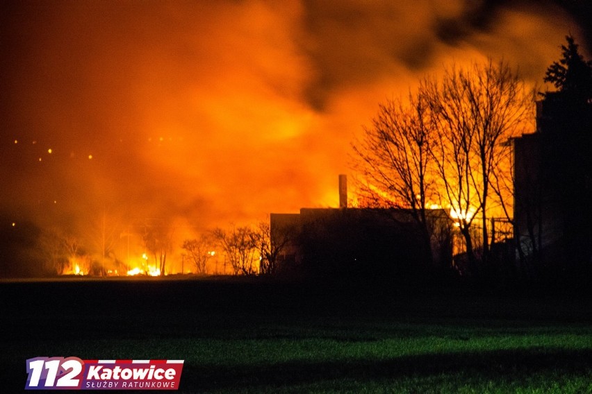 Wielki pożar zakładu pracy w Bańgowie ZDJĘCIA