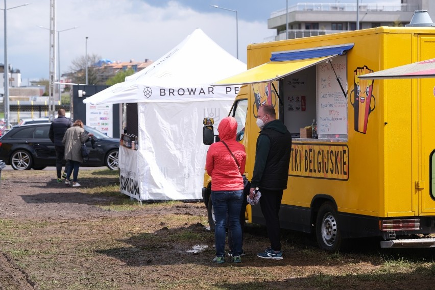 Trwa zlot Food Trucków na Białołęce. Smaki z czterech stron świata