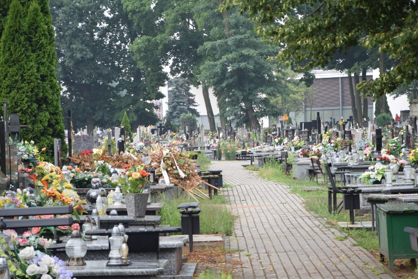 Cmentarz Parafialny w Sieradzu po przejściu nawałnic