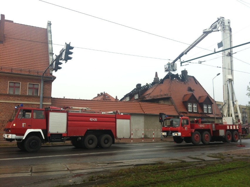 Ruda Śląska: Pożar kamienicy przy ul. Zabrzańskiej obok McDonald's [AKTUALIZACJA]