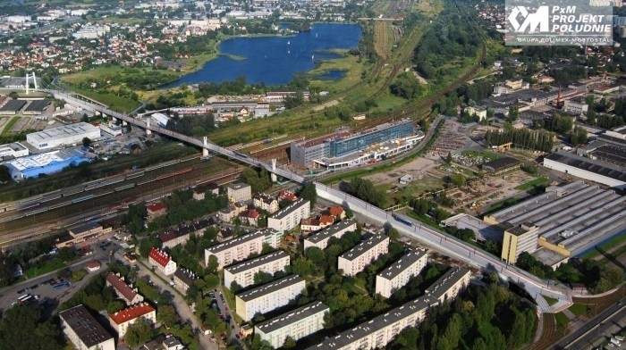 Następnie tramwaj zatrzyma się na samej estakadzie, niemal...