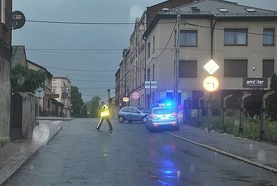 Wypadek przy ul. Żwirki w Piekarach Śląskich: Wczoraj około 19:30 doszło do wypadku drogowego, w którym obrażeń doznała 16-latka.