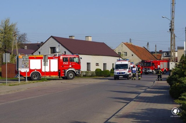 Wypadek w Dobrodzieniu. Auto uderzyło w budynek