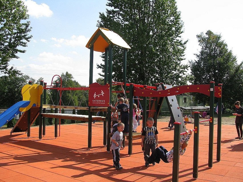 W powiecie będzińskim powstały nowe, bezpieczne place zabaw dla dzieci