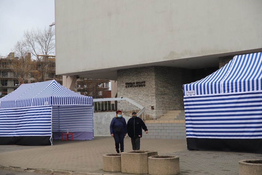 Urząd Stanu Cywilnego przy al. Piłsudskiego 100 w Łodzi...