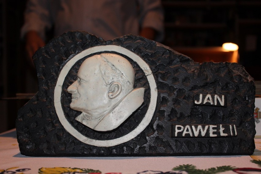 Pamiątki po Janie Pawle II, które są gromadzone w domach...
