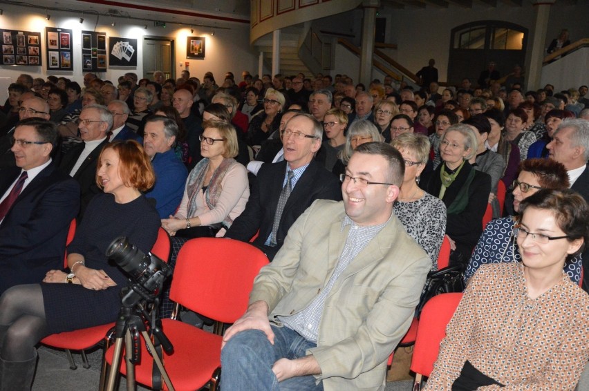 Andrzej Sikorowski wraz z córką Mają wystąpili na zamku w Człuchowie