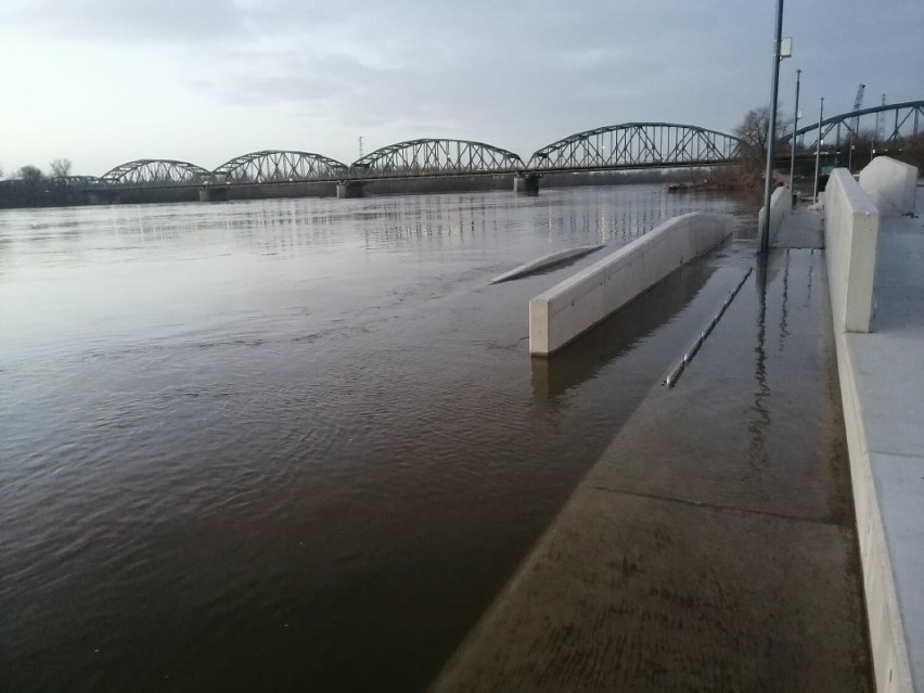 Stan pogotowia przeciwpowodziowego dla Bydgoszczy odwołany. Obniża się poziom wody w Wiśle