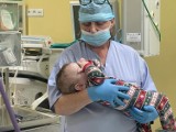 Roczny Antoś z Pleszewa był niewidomy od urodzenia. Lekarze przywrócili mu wzrok!