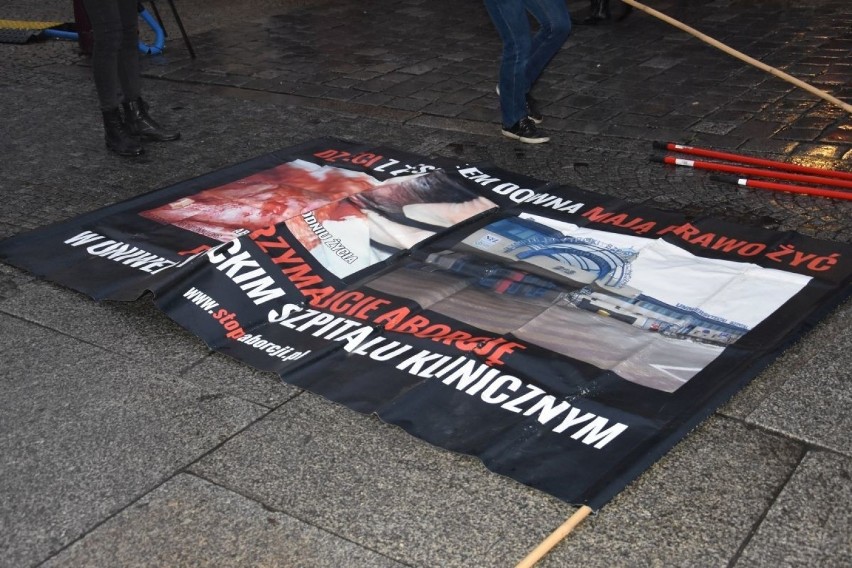 Protest za zakazem aborcji na Jarmarku Bożonarodzeniowym we...