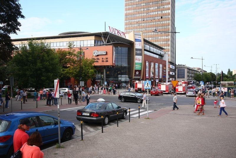 Zadymienie w Centrum Handlowym Medison pojawiło się około...