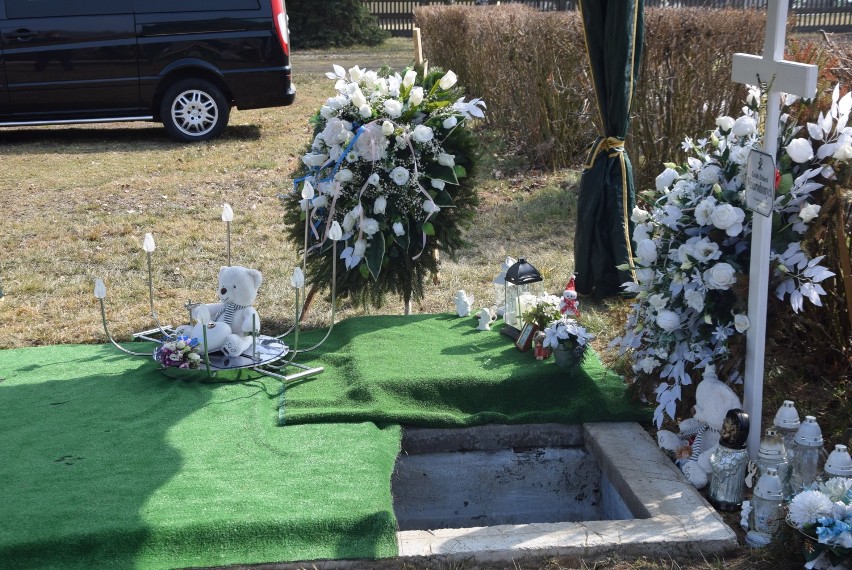 Pogrzeb szczątków dzieci nienarodzonych w Sieradzu