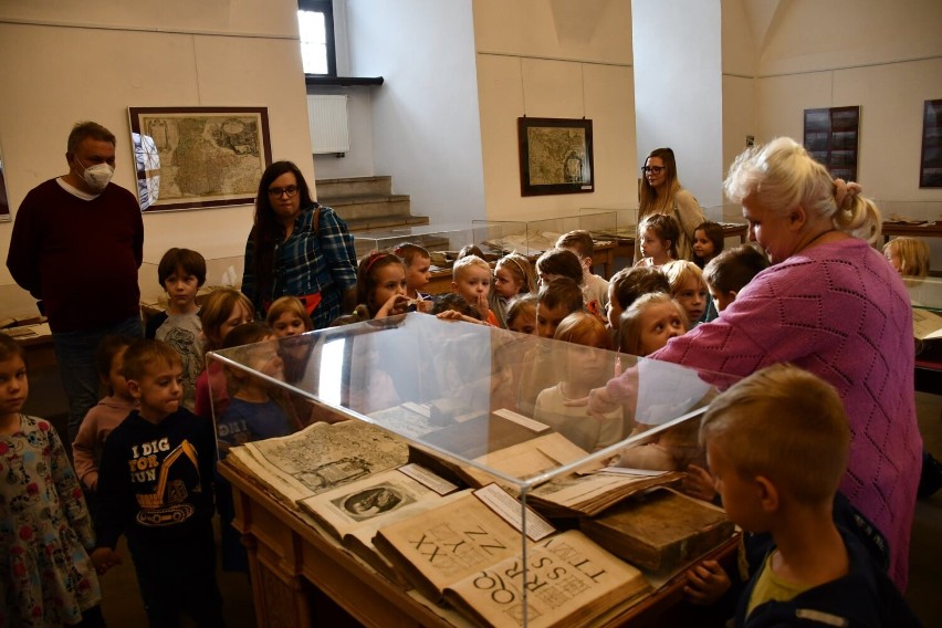 Dzieci z Akademii Kinder Centrum odwiedziły Muzeum Piastów...