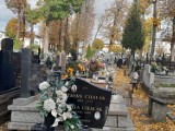 Na cmentarzu przy Łaskiej w Zduńskiej Woli przed Wszystkimi Świętymi 2023. Ostatnie przygotowania ZDJĘCIA