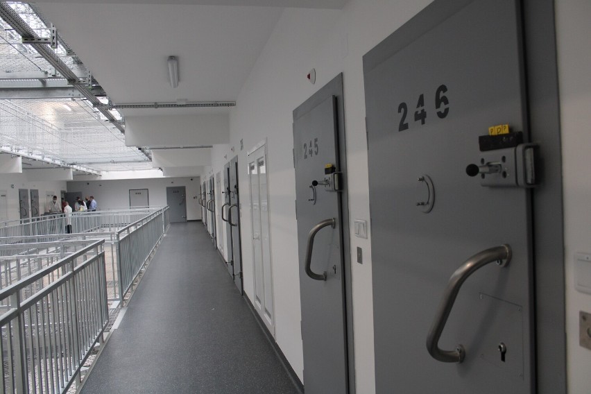 Więzienie w Czarnem koło Szczecinka. Tak odbywają karę w nowym pawilonie [zdjęcia]