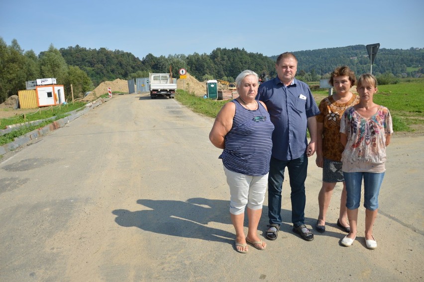 Ubrzeż-Wieruszyce. Budują nowy most, ale zamiast kładki, zafundowali nam 12-kilometrowy objazd [ZDJĘCIA]