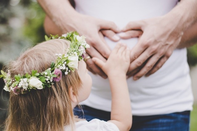 O tym, ze wychowanie dziecka to ogromne koszty nie trzeba nikogo przekonywać. Państwo wspiera rodziców w tej kwestii, odciążając domowe budżety. Jak się okazuje 500 plus to nie jedyne świadczenie, jakie możemy otrzymać na dziecko. Zobaczcie, jakie pieniądze  można dostać na dziecko.  

Szczegóły na kolejnych zdjęciach >>> 