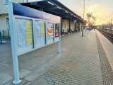 Nowe oznakowania i nawierzchnia na peronach w Wejherowie, Rumi i Redzie