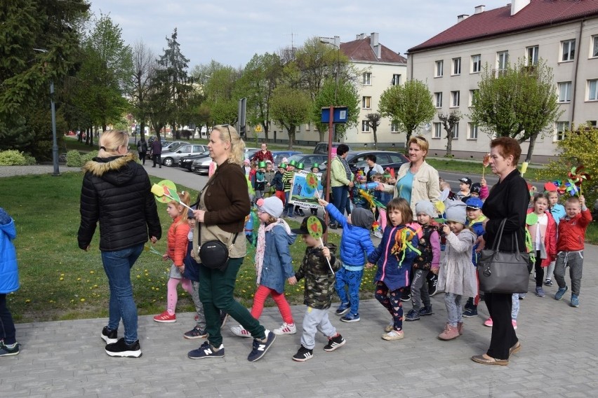 W Łasku przedszkolaki świętowały Dzień Ziemi [zdjęcia i wideo]