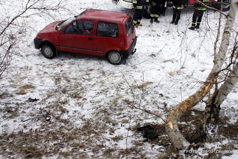 Samochód spadł ze skarpy koło chojnickiego szpitala