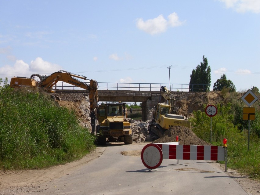 Wiadukt kolejowy w Czesławicach pod Nałęczowem do wyburzenia. Powstanie nowy obiekt (ZDJĘCIA)  