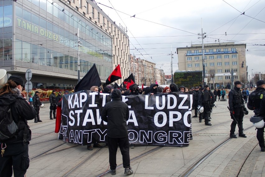 Demonstracja przeciwko Europejskiemu Kongresowi Gospodarczemu w Katowicach [ZDJĘCIA]