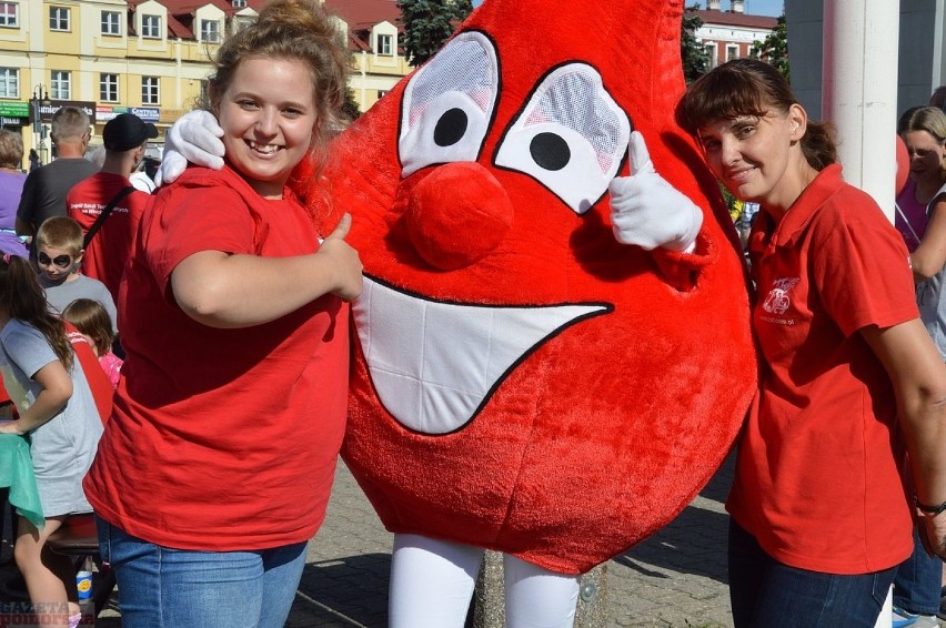 Festyn Regionalnego Centrum Krwiodawstwa i Krwiolecznictwa na pl. Wolności we Włocławku [zdjęcia]