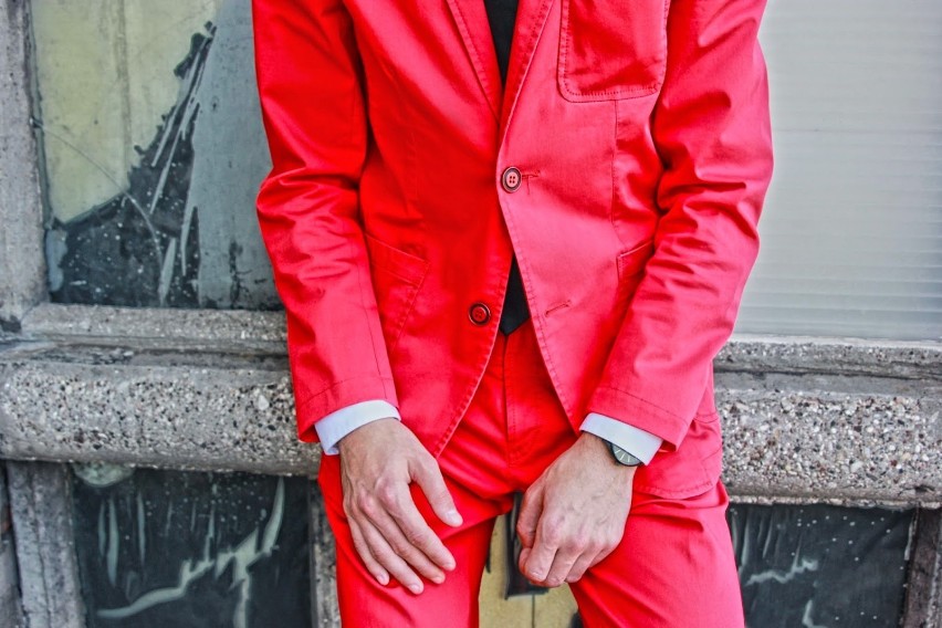 Niezobowiązująca elegancja - czerwony, bawełniany garnitur