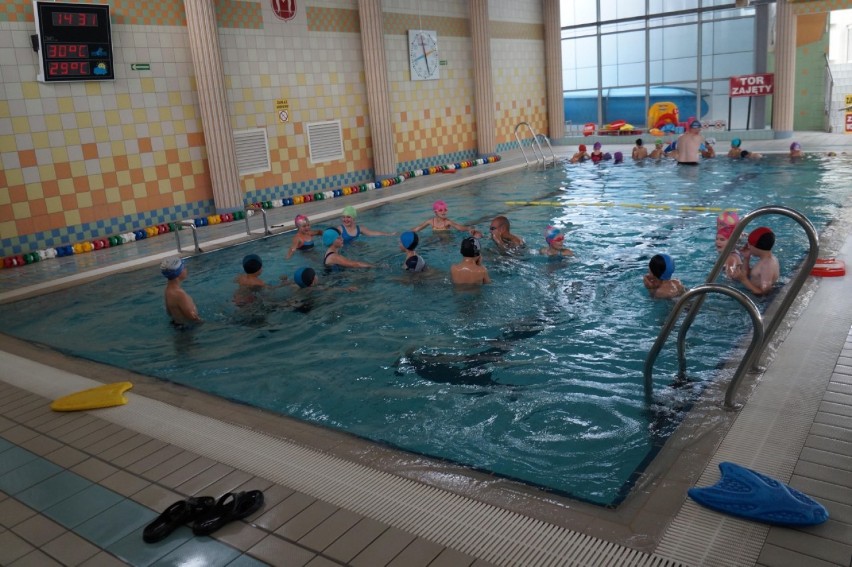 Bezpłatna nauka pływania dla 225 uczniów