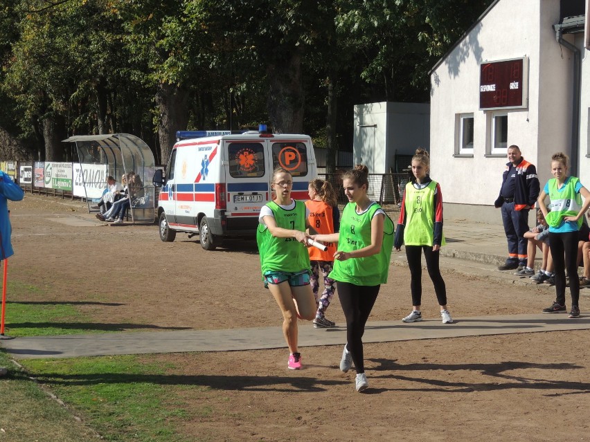 Mistrzostwa pow. wieluńskiego w sztafetowych biegach przełajowych w ramach Licealiady[Zdjęcia]