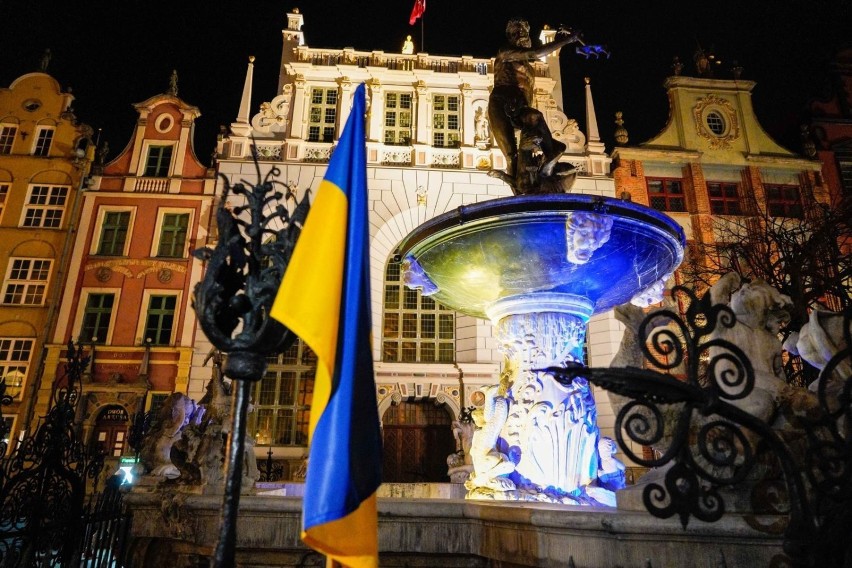 24.02.2022 r. Gdańsk: Neptun w kolorach ukrainskiej flagi...