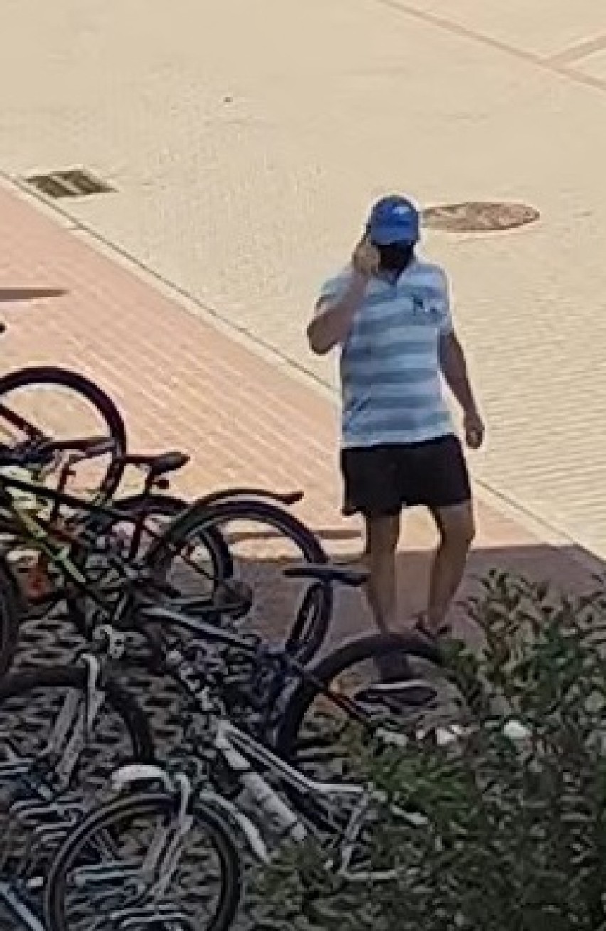 Gm. Pruszcz Gdański. Kradzież roweru w Borkowie. Rozpoznajesz go? Policja poszukuje tego mężczyzny |ZDJĘCIA