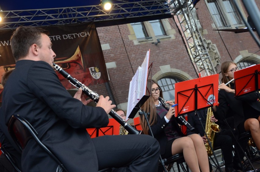 Sukces Miejskiej Młodzieżowej Orkiestry Dętej działającej w lublinieckim MDK w XI Tarnogórskim Festiwalu Orkiestr Dętych [ZDJĘCIA]