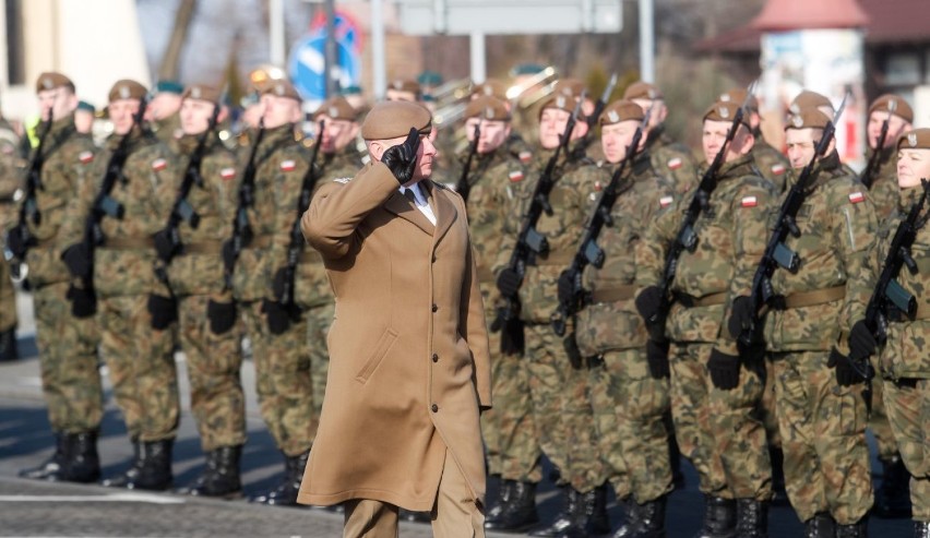 Przysięga żołnierzy Wojsk Obrony Terytorialnej w Kolbuszowej