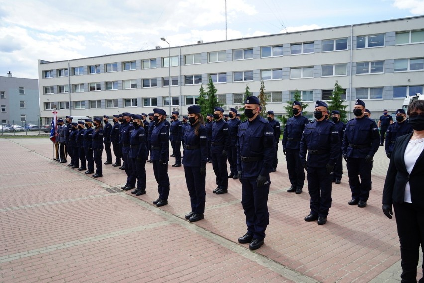 W szeregi kujawsko-pomorskiej policji wstąpiło 44. policjantów. Wiemy, gdzie trafią [lista miast, zdjęcia ze ślubowania]