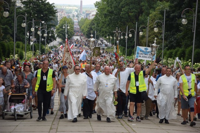 Zobacz kolejne zdjęcia. Przesuwaj zdjęcia w prawo - naciśnij strzałkę lub przycisk NASTĘPNE