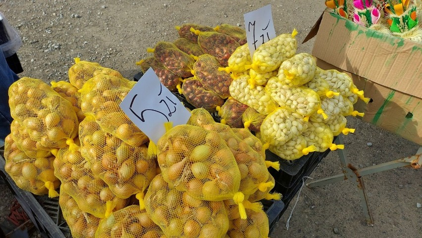 Jakie ceny warzyw i owoców na targowisku w Opatowie? Co chętnie kupowaliśmy? Zobacz zdjęcia