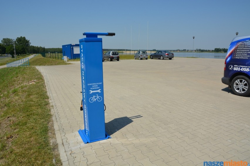 Samoobsługowe stacje naprawy rowerów stoją w Lesznie i...